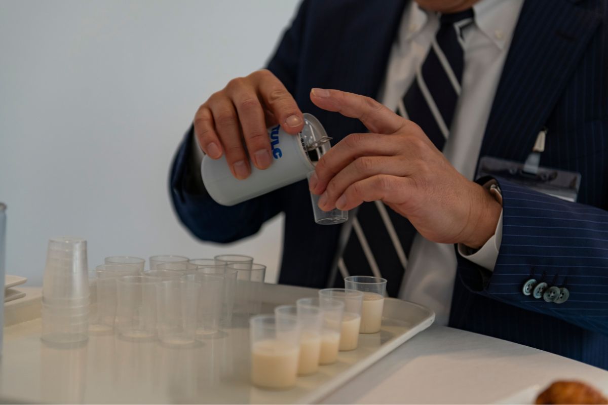 Un centre de technologie alimentaire nippo-néerlandais se lance dans la production laitière hybride
